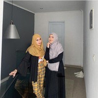 Pesinetron berusia 44 tahun ini kerap berbagi unggahan foto bersama anak perempuannya itu di Instagram. Pesona keduanya pun bikin kagum netizen. Foto: Dok. Instagram