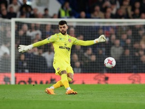 Arsenal Ingin Rekrut Kiper Brentford