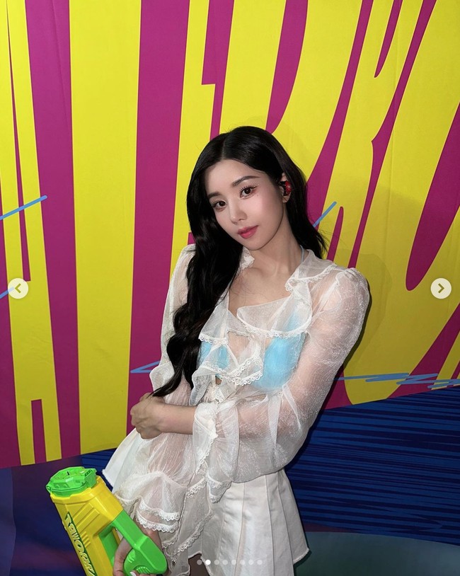 “Penguasa waterbomb festival,” “Pelan pelan mbak Eunbiii,” “Meresahkannnnnnnnn😌” “CAKEP BGT LOOO TOLONG” komentar sejumlah netizen di bawah unggahan Instagram Kwon Eunbi.Foto: dok. Instagram @silver_rain.__