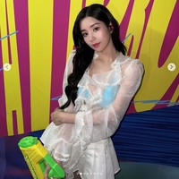 “Penguasa waterbomb festival,” “Pelan pelan mbak Eunbiii,” “Meresahkannnnnnnnn😌” “CAKEP BGT LOOO TOLONG” komentar sejumlah netizen di bawah unggahan Instagram Kwon Eunbi.Foto: dok. Instagram @silver_rain.__