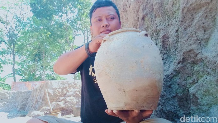Temuan guci di Dusun Kropakan, Desa Mranggen, Kecamatan Jatinom.