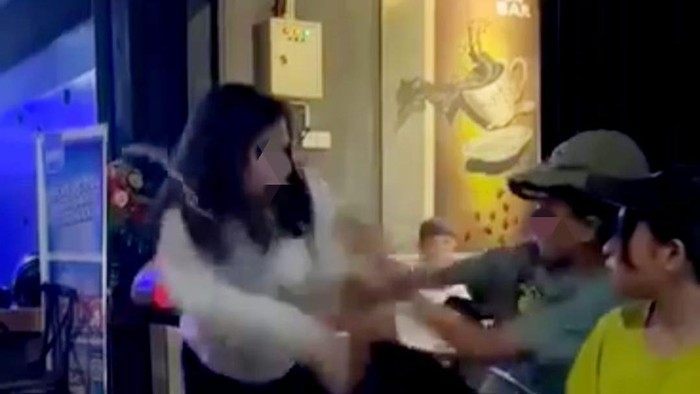 Heboh DJ di Makassar dilabrak istri sah gegara dituding pelakor. Dokumen Istimewa