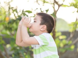 Jangan Abai! Ini 5 Ciri Anak Intoleransi Laktosa & Alergi Susu Sapi