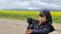 Berfoto di kebun canola.
