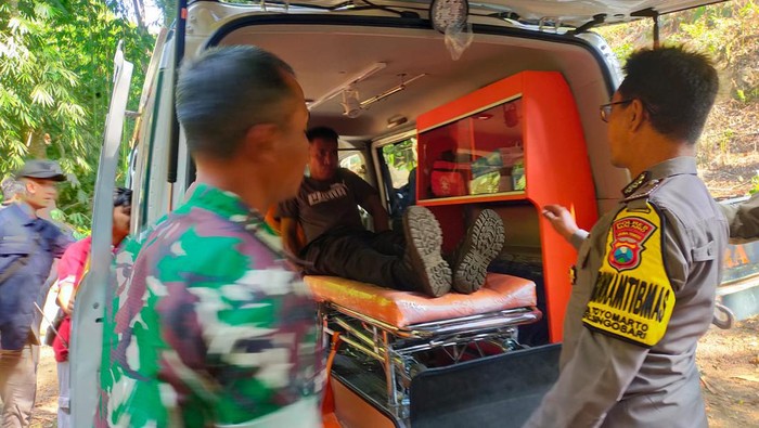Upaya tim SAR gabungan saat melakukan pencarian korban