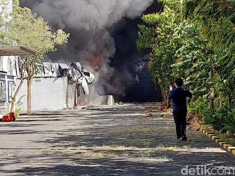 Si Jago Merah Lahap Pabrik Plastik PT Gunung Agung Sentosa Gresik