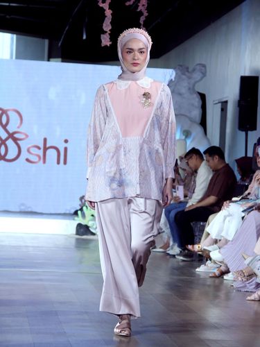 Koleksi Terbaru Shi by Shireen Sungkar di Alila Hotel SCBD, Jakarta