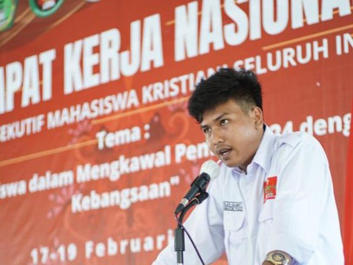 Koordinator Pusat BEM Kristiani se-Indonesia, Charles Gilbert