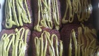 Kue balok cokelat yang manis dipadukan dengan topping rasa matcha ditawarkan oleh gerai ini. Namanya Kue Balok Aa yang berada di kawasan Pancoran, Jakarta Selatan. Foto: Google Review