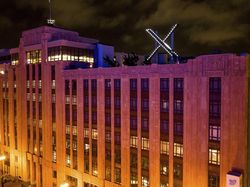 Logo X Raksasa Hiasi Gedung Markas Twitter San Francisco