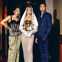 Wajah Luna Maya sempat nyaris tak dikenali. Banyak netizen mengira sosoknya adalah selebriti yang lain bahkan artis luar negeri. “Sumpah kl gak baca nama nya tadi Lunamaya gue kira tadi DuaLipa 😍 cantikku Kakaaa Lunaa,” tulis salah satu netizen. Foto: Instagram/@lunamaya