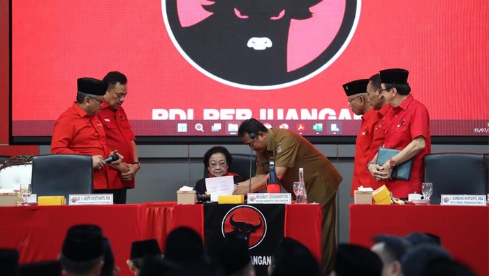 Megawati tandatangani bantuan dana parpol Rp 28 miliar dari pemerintah