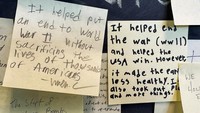 Catatan yang ditinggalkan oleh pengunjung diposting di Pusat Pengunjung Taman Sejarah Nasional Proyek Manhattan. Film Oppenheimer arahan Christopher Nolan dan dibintangi Cillian Murphy telah membangkitkan kembali hubungan konflik bagian utara New Mexico dengan laboratorium.