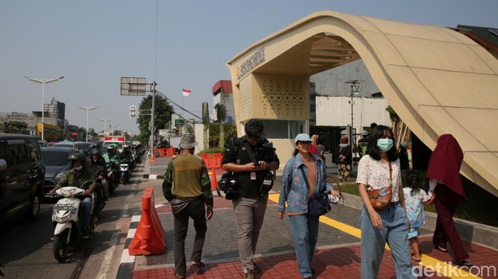 Melihat Lebih Dekat Sodetan Ciliwung Usai Diresmikan Suasana proyek sodetan ciliwung usai diresmikan di Bidara Cina, Jakarta Timur, Senin (31/7/2023). Kementerian Pekerjaan Umum dan Perumahan Rakyat (PUPR) melalui Balai Besar Wilayah Sungai Ciliwung Cisadane (BBWSCC) telah merampungkan proyek sodetan Kali Ciliwung.