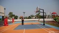 Ada pula lapangan untuk olahraga.