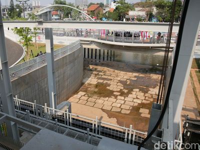 Melihat Lebih Dekat Sodetan Ciliwung Usai Diresmikan