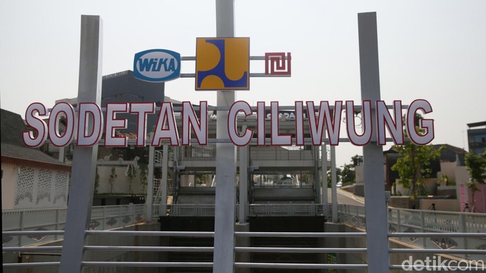 Suasana proyek sodetan ciliwung usai diresmikan di Bidara Cina, Jakarta Timur, Senin (31/7/2023). Kementerian Pekerjaan Umum dan Perumahan Rakyat (PUPR) melalui Balai Besar Wilayah Sungai Ciliwung Cisadane (BBWSCC) telah merampungkan proyek sodetan Kali Ciliwung.