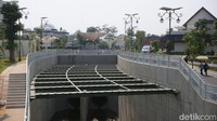 Terowongan ini terdiri dari 2 jalur pipa berdiameter 3,5 meter berfungsi untuk mengalirkan sebagian debit banjir Sungai Ciliwung menuju Kanal Banjir Timur (KBT) serta Kali Cipinang.  