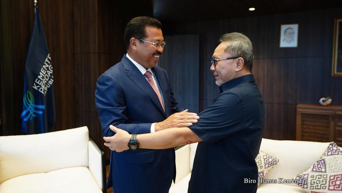 Menggaet Kerja Sama Dagang Indonesia-Portugal Menteri Perdagangan, Zulkifli Hasan menerima kunjungan Duta Besar RI Lisbon, Rudy Alfonso di Kantor Kementerian Perdagangan, Jakarta, Senin (31/7/2023).