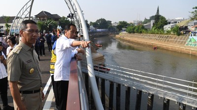 Momen Jokowi Resmikan Sodetan Ciliwung yang Sempat Mangkrak
