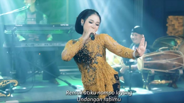Tiga hari lalu atau 28 Juli 2023, Niken Salindry menyanyikan lagu Sadar Posisi dengan versi campursari. Saat ini, video musik lagu tersebut masuk jajaran trending di YouTube.
