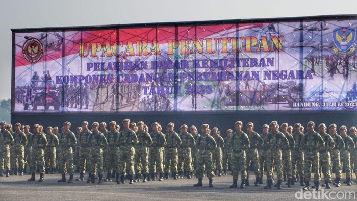 Para personel Komcad saat upacara penutupan yang dipimpin langsung Komandan Kodiklatau Marsdya TNI Tedi Rizalihadi.