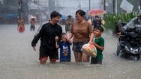 Banjir yang melanda provinsi Bulacan ini akibat topan Doksuri.  