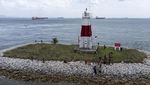 Bendera Merah Putih Berkibar di Perbatasan Laut Batam-Singapura