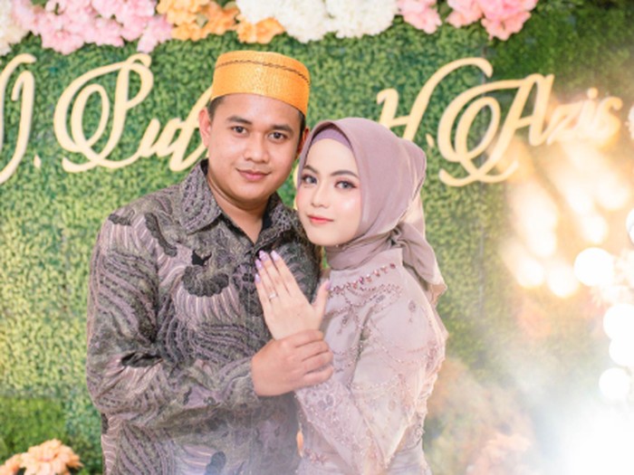 Penyanyi Dangdut Putri Isnari Dilamar