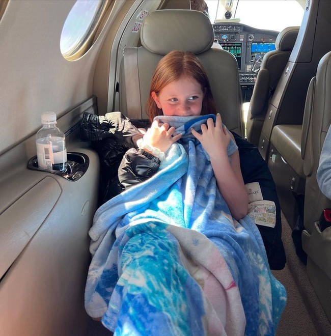 Pixie sudah memutuskan untuk meninggalkan toko mainan online-nya agar fokus untuk masuk SMA. Singkatnya, beberapa bulan ini, kami sudah mendiskusikan rencana bisnis sebagai keluarga dan memutuskan, meski perjalanan hebat ini telah dimulai tiga tahun lalu, ini adalah waktu untuk fokus kembali karena sudah akan masuk SMA, kata ibu Pixie, Roxy Jacenko. Foto: Instagram @pixiecurtis