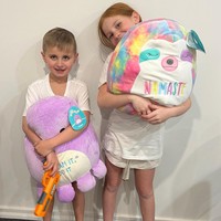 Aku sangat bangga dengan dia dan adiknya (ikut membantu dalam memilih produk). Ide Pixie untuk menambahkan fidget dan mainan sensorik ke dalam bisnis pitanya yang mana banyak orang berkata tidak akan jadi populer malah menjadi sukses besar, kata ibunya, Roxy.Bantuan dari dia dan adiknya membuat aku melakukan pembelian, mengisi stok, sangat sukses dibanding usia mereka jadi mobil barunya adalah sebuah hadiah. Kami membuat dampak, kami harus terus, bekerja lebih keras. Selanjutnya Rolls Royce, tambahnya. Foto: Instagram @pixiecurtis