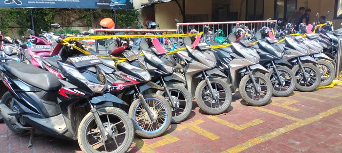 Polsek Tambora, Jakarta Barat menggagalkan penyelundupan 18 motor hasil curian yang akan dibawa ke Lampung.