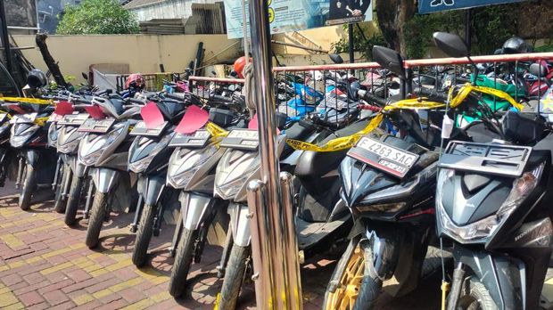 Polsek Tambora, Jakarta Barat menggagalkan penyelundupan 18 motor hasil curian yang akan dibawa ke Lampung.