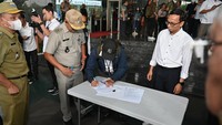 Selain itu juga saham yang dijaminkan 37% kepemilikan PT Pantoru Mas yang dimiliki Atang Latief dan/atau Lidia Muchtar melalui PT Unggul Makmur Utama dan/atau Veeras Limited.  