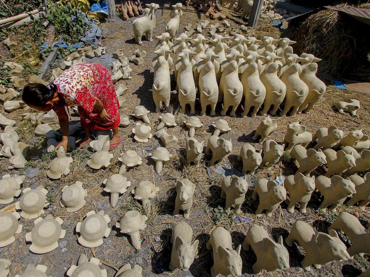 Kerajinan Tanah Liat Bojonegoro Alami Penurunan Penjualan