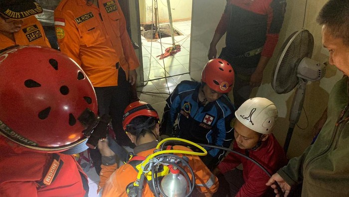 Proses evakuasi korban