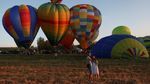Ratusan Balon Udara Warna-warni Berkompetisi di Italia, Seru Banget