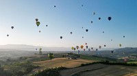 Balon udara raksasa dan berwarna-warni dari berbagai belahan dunia kembali berkompetisi untuk edisi ke-36 Grand Prix Balon Internasional Italia.