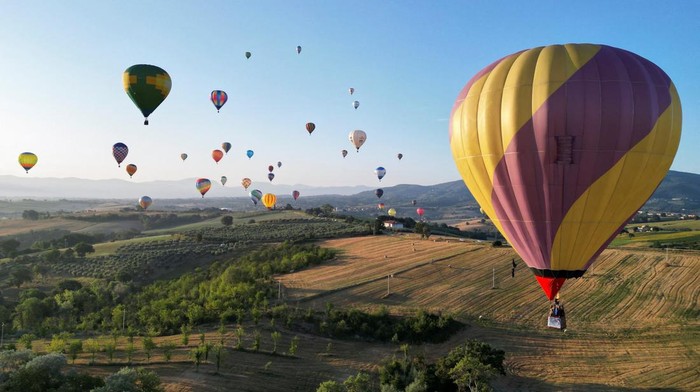 Balloons take part in the 36th Italian International Balloon Grand Prix in Gualdo Cattaneo, near Perugia, Italy July 29, 2023. REUTERS/Yara Nardi
