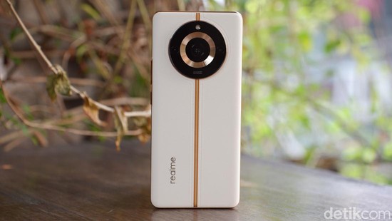 Realme 11 Pro Plus, Tangkas Memotret Bintang