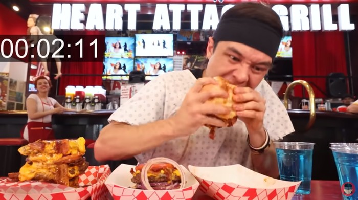 Nekat! 5 Orang Ini Lahap Ribuan Burger untuk Pecahkan Rekor Dunia