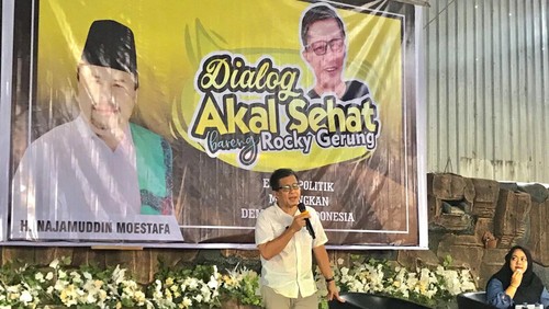 Rocky Gerung saat menghadiri Dialog Akal Sehat bertajuk 