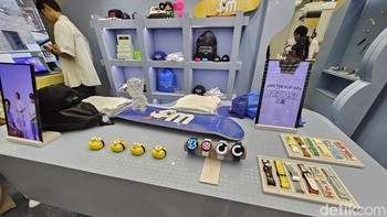 Galaxy Watch 6 series dan beragam pilihan strap-nya. Ada juga case bertema Minions untuk Galaxy Buds. Foto: Virgina Maulita Putri/detikINET