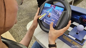 Menjajal main game menggunakan Galaxy Z Fold 5. Foto: Virgina Maulita Putri/detikINET