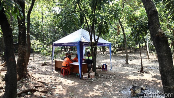 Sempat Jadi βSarangβ LGBT, Hutan Kota Cawang Kini Dijaga 24 Jam Hutan Kota UKI Cawang ini terletak di Jalan Panjaitan, Kelurahan Kebon Pala, Kecamatan Makasar, Jakarta Timur, Senin (31/7/2023).