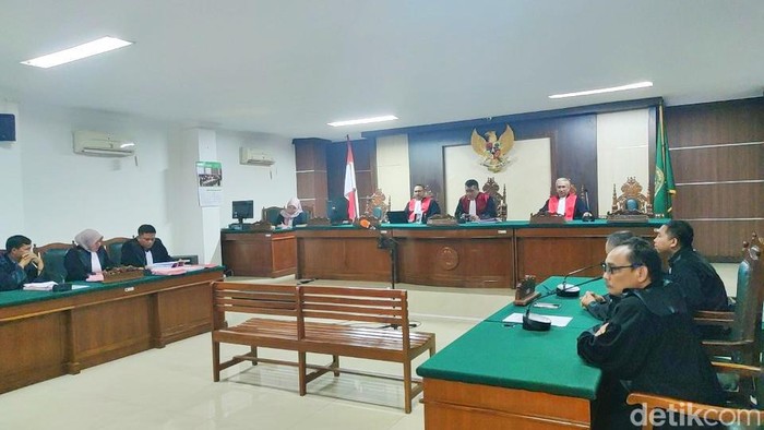 Sidang kasus korupsi PDAM Makassar dengan kerugian negara Rp 20 miliar. detikSulsel/Rasmilawanti Rustam