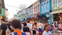 Pasar malam ini baru akan mulai pukul 16.00-22.00 waktu setempat.  (bonauli/detikcom)