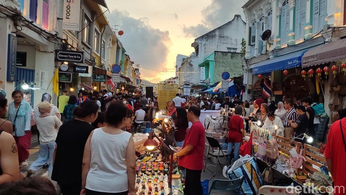 Sunday Night Market di Old Phuket Town, Phuket