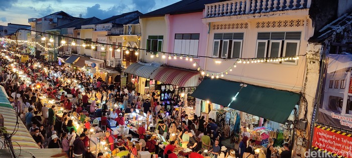 Sunday Night Market di Old Phuket Town, Phuket