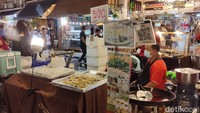 Harga cemilan-semilan ini bervariatif, mulai dari 20-70 Baht. (bonauli/detikcom)